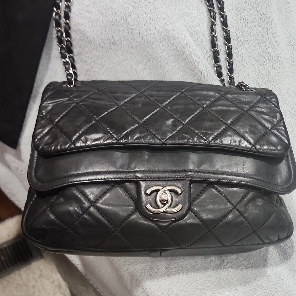 Chanel Black Quilted Leather Shoulder Bag with Chain Strap